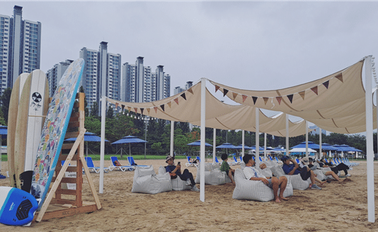 한강 모래사장 ‘해변쉼터’로 변신… 서울시, “한강에서 무더위 식히세요”