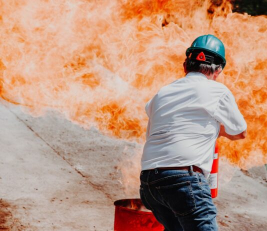 화재에 취약한 전통시장, 내달부터 난연 등급 이상 자재 써야 man in white shirt and blue denim jeans wearing black helmet standing on gray concrete road