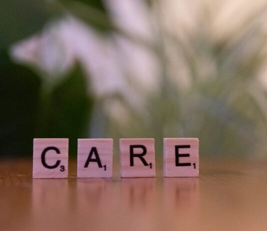 의료전달체계 대전환 예고… 환자 중심 ‘가치 기반 의료’ 체제로 A wooden block spelling care on a table