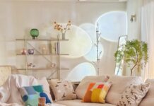 아침 공복 상태와 위장 리듬의 불일치가 만드는 불편한 하루 a living room with a couch and coffee table