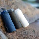 만성피로, ‘내 일상 리부트’가 해답… 작은 변화로 활력 되찾기 black and white plastic containers on brown sand