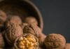 “뇌건강, 일상에서 챙기는 새로운 습관…작은 실천이 만드는 큰 변화” brown garlic on brown bowl