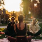 변화하는 여성 건강관리, “소소한 일상이 큰 힘 된다” a group of people sitting on top of a lush green field