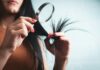 건강한 두피와 아름다운 머릿결, 생활 속 머리카락 관리법이 주목받는다 Woman examining split ends of hair with magnifying glass