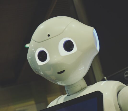 AI가 이끄는 건강 관리, 내 일상은 어떻게 달라질까? white robot toy holding black tablet